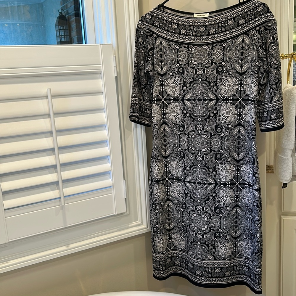 Beautiful dress worn a few times